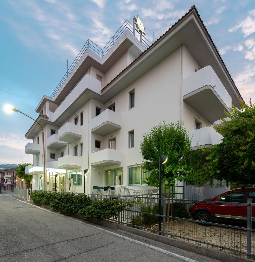 Tortoreto Hotel Capitano מראה חיצוני תמונה